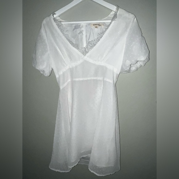 lacy white dress - Picture 1 of 7